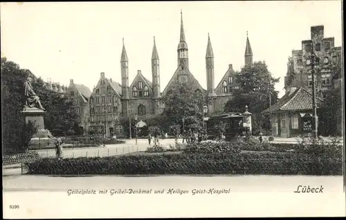 Ak Hansestadt Lübeck, Geibelplatz mit Geibel-Denkmal und Heiligen Geist-Hospital