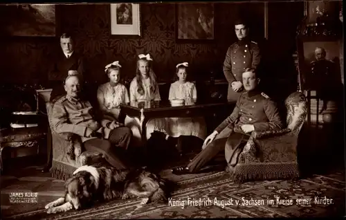 Ak König Friedrich August III. von Sachsen im Kreise seiner Kinder