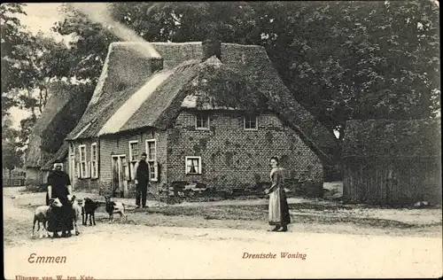 Ak Emmen Drenthe, Drentsche woning, Wohnhaus, Leute