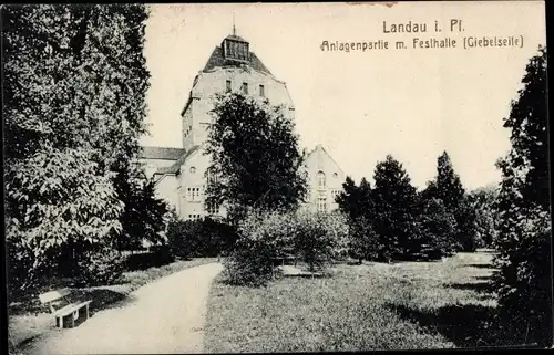 Ak Landau in der Pfalz, Anlagenpartie mit Festhalle, Giebelseite