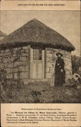 Ak Basutoland Lesotho, Les Oblats de Marie au Sud Africain, Missionnaire devant sa hutte