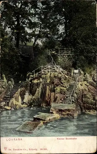 Ak Lovrana Kroatien, Blick zum kleinen Bootshafen, Treppen