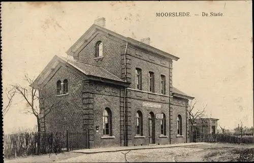 Ak Moorslede Westflandern, De Statie, Bahnhof, Straßenseite