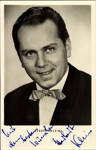 Ak Sänger Herbert Klein, Fliege, Portrait, Autogramm