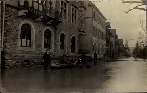 Foto Ak Moselkern an der Mosel, Straßenpartie im Ort, Hochwasser