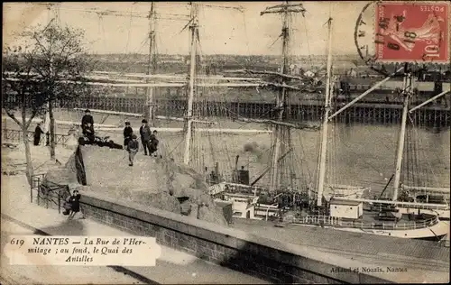 Ak Nantes Loire Atlantique, La Rue de l'Hermitage, le Quai des Antilles