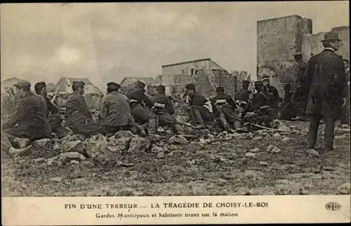 Ak Choisy Le Roi Val de Marne, Fin d'une Terreur, Gardes Municipaux, habitants tirant sur la maison