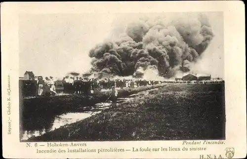 Ak Hoboken Antwerpen Flandern, Incendie des Installations petroliferes, la foule sur les lieux