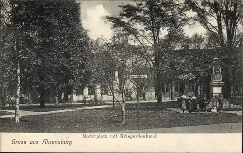 Ak Ahrensburg in Holstein, Marktplatz, Kriegerdenkmal