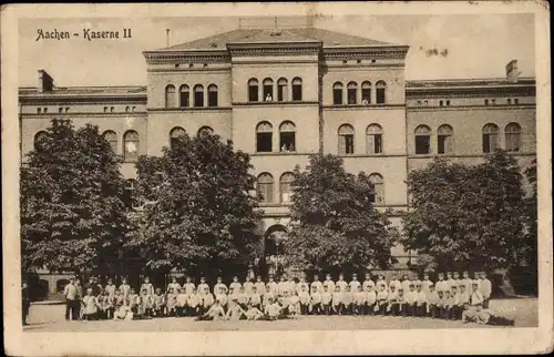 Ak Aachen in Nordrhein Westfalen, Kaserne II, Gruppenfoto, Soldaten