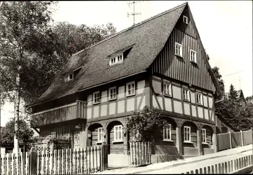 Ak Ebersbach in Sachsen Oberlausitz, Steinstraße 1, Fachwerkhaus, 200 Jahre altes Umgebindehaus