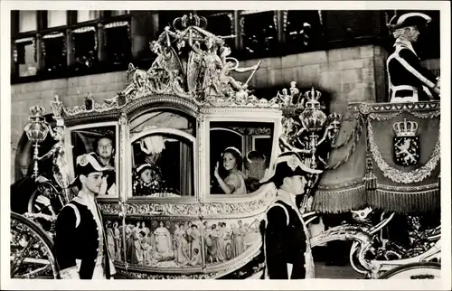 Ak Niederländisches Königshaus, Amsterdam, Goldene Kutsche, Einweihung der neuen Kirche 1948