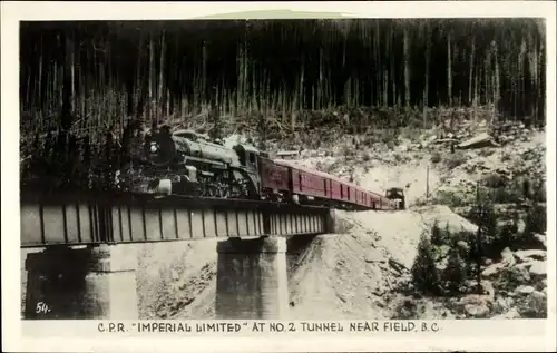 Ak Field British Columbia Kanada, CPR, Imperial limited at No. 2 Tunnel, Eisenbahn