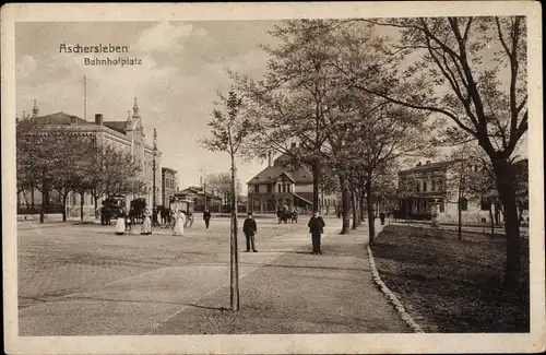 Ak Aschersleben im Salzlandkreis, Bahnhofplatz