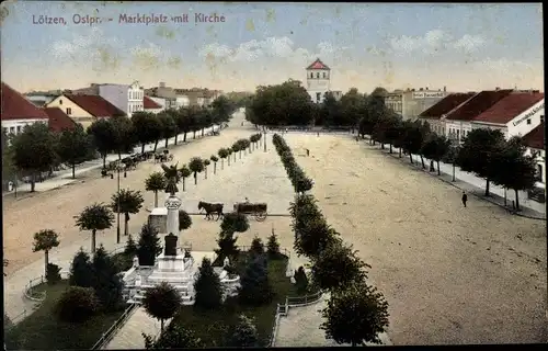 Ak Giżycko Lötzen Ostpreußen, Marktplatz mit Kirche, Denkmal