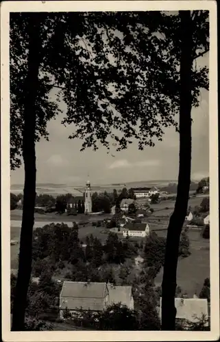 Ak Pobershau Marienberg im Erzgebirge, Teilansicht des Ortes, Kirche