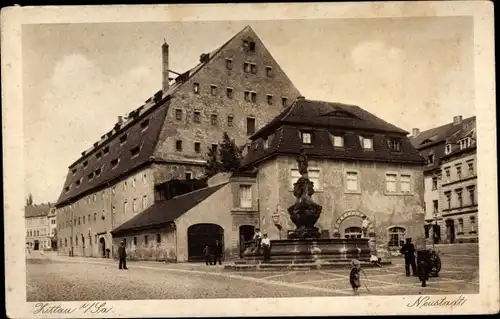 Ak Zittau in der Oberlausitz, Neustadt, Straßenpartie mit Brunnen und Gebäude