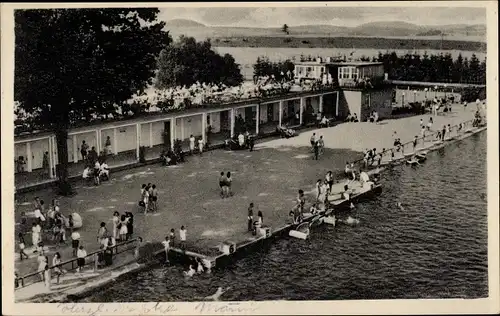 Ak Großschönau in der Oberlausitz Sachsen, Waldstrandbad, flanierende Badegäste