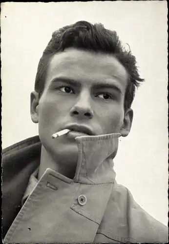Ak Schauspieler Horst Buchholz, Portrait, Zigarette