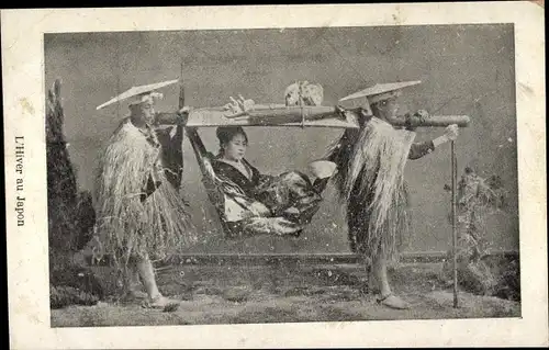 Ak Japan, L'Hiver au Japon, Japaner, Träger mit Sänfte