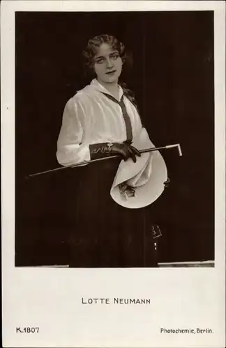 Ak Schauspielerin Lotte Neumann, Portrait