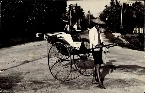 Foto Ak Malaysia, Straßenpartie, Rikscha