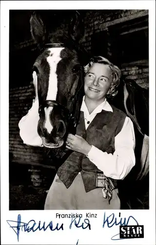 Ak Schauspielerin Franziska Kinz, Portrait mit Pferd, Star Revue, Autogramm