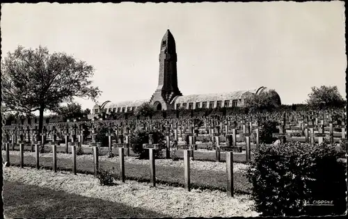 Ak Douaumont Lothringen Meuse, L'Ossuaire, Friedhof