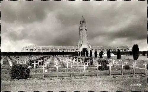 Ak Douaumont Lothringen Meuse, L'Ossuaire et Cimetiere National