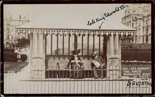 Foto Ak Brighton and Hove East Sussex England, King Edward VII, favorite seat