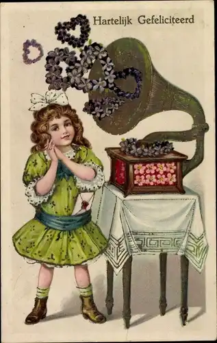 Präge Ak Glückwunsch Geburtstag, Grammophon, Mädchen, Blumen