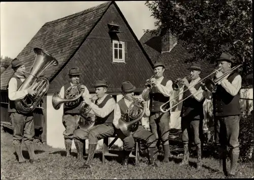 Ak Aue im Erzgebirge Sachsen, Erzgebirgs Ensemble Aue, Sonntagnachmittag spielt die Blasmusik