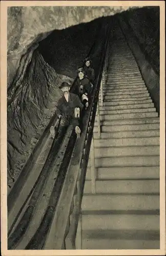 Ak Berchtesgaden in Oberbayern, Rutschbahn im Salzbergwerk, Besucher