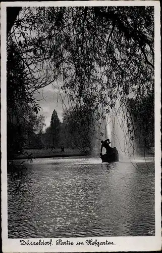 Ak Düsseldorf am Rhein, Partie im Hofgarten, Fontaine