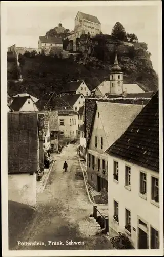 Ak Pottenstein, Blick in eine Straße und auf eine Burg