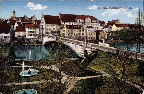 Ak Munderkingen an der Donau, Brücke, Springbrunnen