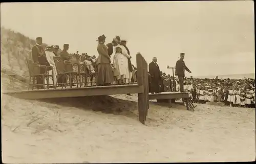 Foto Ak Niederländisches Königshaus, Königin Wilhelmina der Niederlande, Strandpartie