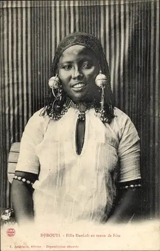 Ak Volkstypen Djibouti, Fille Dankali en tenue de Fete