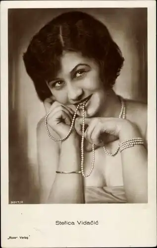 Ak Schauspielerin Stefica Vidacic, Portrait mit Perlenkette