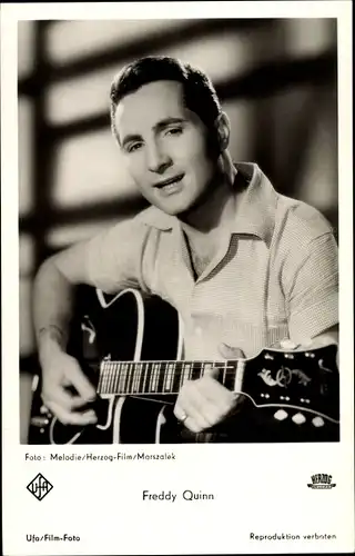 Ak Schauspieler und Sänger Freddy Quinn, Portrait, Gitarre
