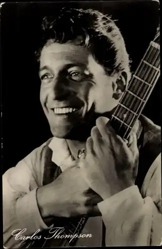 Ak Schauspieler Carlos Thompson, Portrait, Gitarre
