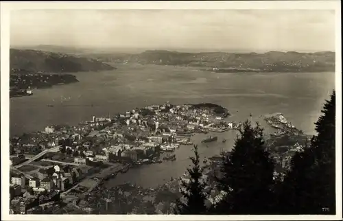 Ak Bergen Norwegen, Panoramaansicht der Stadt, Hafen