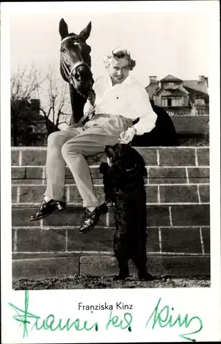 Ak Schauspielerin Franziska Kinz, Portrait, Autogramm, Pferd