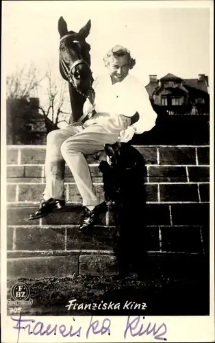 Ak Schauspielerin Franziska Kinz, Portrait, Autogramm, Pferd