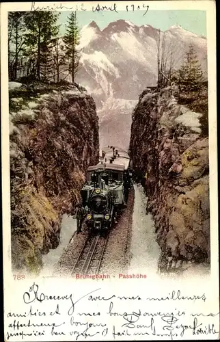 Ak Brünigbahn, Passhöhe, Durchfahrt durch eine Schlucht, Dampflok, Passhöhe