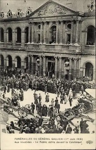 Ak Paris, Funerailles du General Gallieni, Aux Invalides, Le Public defile devant le Catafalque