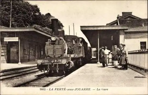 Ak La Ferté sous Jouarre Seine et Marne, La Gare, Dampflok, Bahnhof, Gleisseite