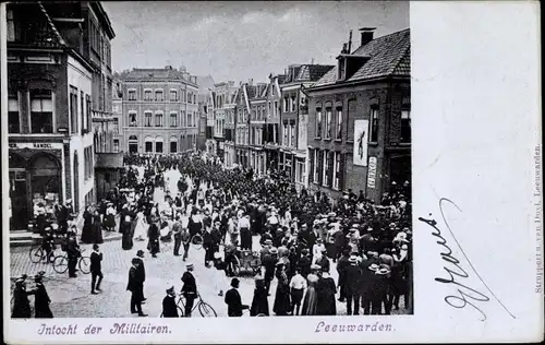 Ak Leeuwarden Friesland Niederlande, Intocht der Militairen
