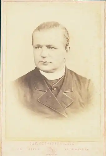 CdV Regensburg, Männerportrait, Geistlicher