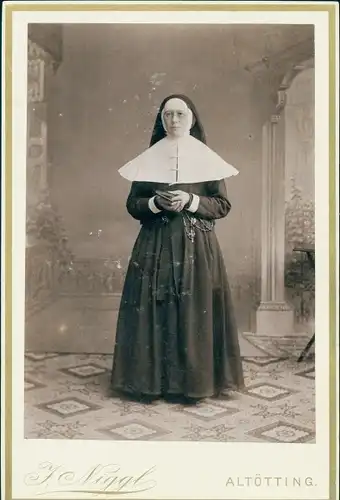 CdV Altötting, Portrait einer Nonne